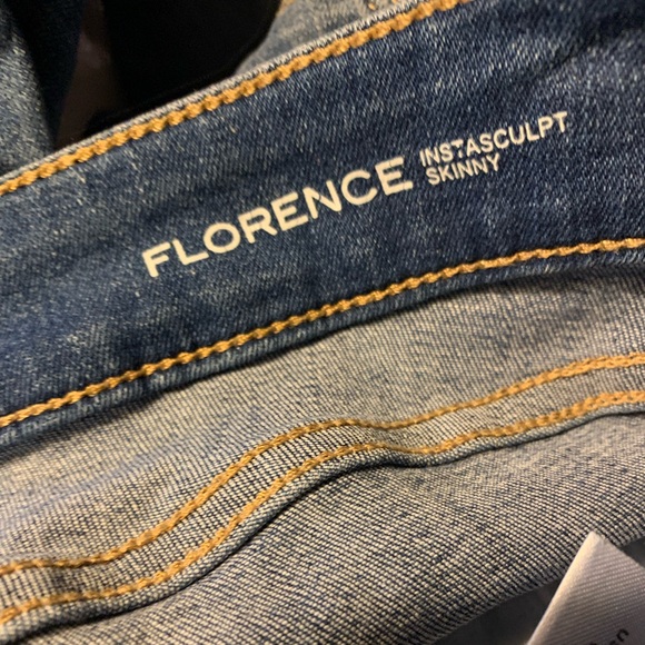 DL1961 Florence Mid Rise Instasculpt Skinny Frayed Hem Jeans - Picture 10 of 13